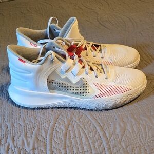 Nike Kyrie Low 4 Sneakers